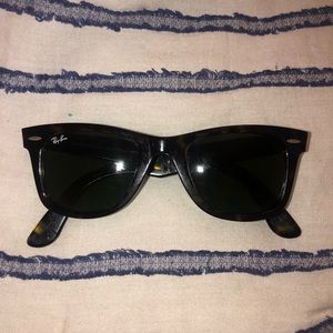 RAY-BAN tortoise Classic Wayfarer